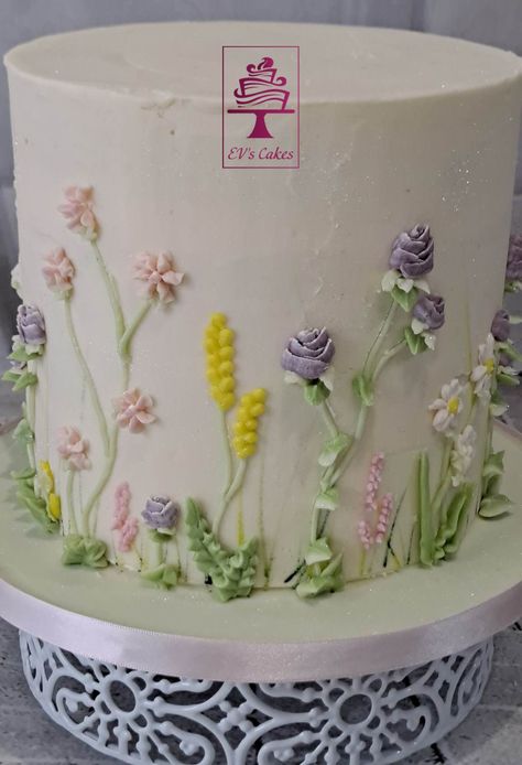 #wildflowerscake #flowersbirthdaycake Wildflower Cake Decoration, Wildflower Sheet Cake, Wildflower Baby Shower Cake, Cake With Wild Flowers, Wildflower Sheet Cake Ideas, Wildflower Cake Ideas, Wildflower Smash Cake, Wild Flower Baby Shower Cake, Wild Flower Cake