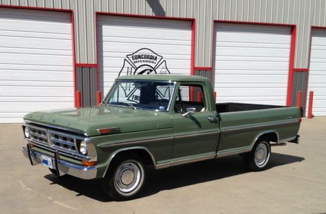 1971 Ford F-100 with 45k Miles Is So Much Want - Ford-Trucks.com 1971 Ford F100, F100 Truck, Green Truck, Vintage Pickup, Vintage Pickup Trucks, Custom Chevy Trucks, Old Ford Trucks, Classic Ford Trucks, Ford Vehicles