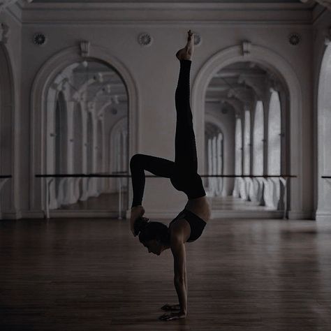 Flexibility Photography, Flexible Aesthetic, Flexibility Aesthetic, Flexibility Goals, Dancer Lifestyle, Flexibility Dance, Yoga Aesthetic, Dance Photography Poses, Dance Dreams