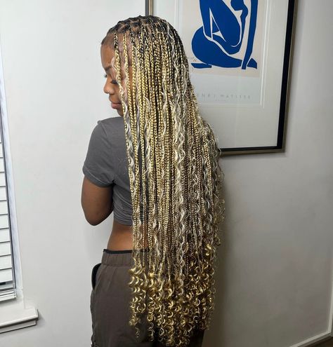 Blonde Bohemian Knotless Box Braids, Blonde Braids Ideas For Black Women, 27 And 613 Knotless Braids With Curls, Blond Hair Braids Black Women, Blond Hair Braids, 613 Blonde Box Braids, Blonde Passion Braids, Blond Braids With Curls, Blond Braids With Curly Ends