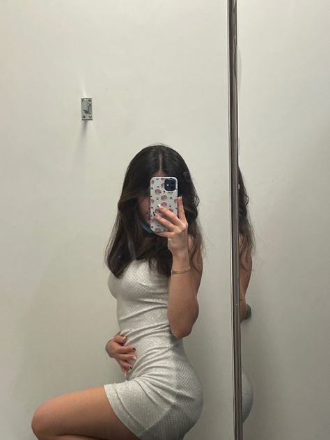 short platinum dress tight White Dress Mirror Pic, Mirror Selfie Poses In Short Dress, Short Dress Mirror Selfie, Hair Mirror, Tight Dress Outfit, Dress Tight, Mirror Selfie Poses, Self Portrait Poses, Fashion Vocabulary