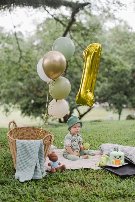 1st Birthday Photo Shoot Outdoor, One Year Baby Photoshoot, Baby One Year Birthday, 1 Year Birthday Photoshoot, Photoshoot 1st Birthday, One Year Photoshoot Ideas, First Birthday Outdoor, Outdoor First Birthday, Birthday 1 Year