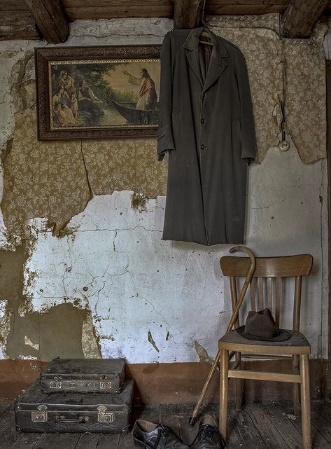 Trash Wall, Old Room, Abandoned Buildings, Abandoned Houses, Slow Living, My New Room, Abandoned Places, Still Life Photography, Pretty Pictures