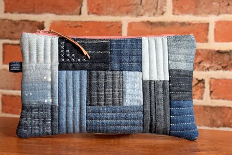 Boro Stitching, Tote Bag Pattern Free, Denim Scraps, Patchwork Sewing, Patchwork Tote Bags, Quilting Patchwork, Fabric Trimmings, Crazy Patchwork, Bag Pattern Free