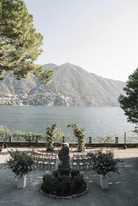 Wedding Ceremony Lake Como, Tuscan Ceremony Wedding, Outdoor Wedding Ceremony Italy, Wedding Venues Intimate, Italy Lake Wedding, Lake Como Ceremony, Italian Wedding Venues Lake Como, European Wedding Aesthetic Small, Wedding Venue Lake Como