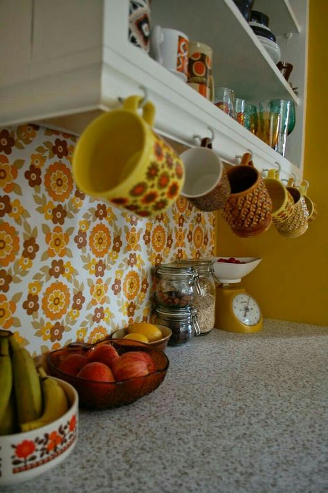 1970s Kitchen, 70s Kitchen, 70s House, 1970s Decor, 70s Interior, Decor Eclectic, 70s Home, Decor Ikea, 70s Decor