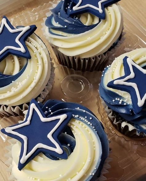 Dallas Cowboy Cupcakes, Dallas Cowboys Cupcakes, Cowboys Cupcakes, Dallas Cowboys Birthday Cake, Dallas Cowboys Birthday Party, Cowboys Cake, Dallas Cowboys Baby Shower, Dallas Cowboys Cake, Dallas Cowboys Birthday