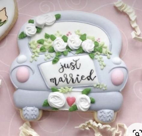 Wedding Car Cookies Decorated, Just Married Cookies Decorated, Just Married Cookies, Sugar Cookie Recipe For Decorating, Wedding Biscuits, Royal Icing Cookies Recipe, Wedding Shower Cookies, Cookie Decorating Supplies, Car Cookies