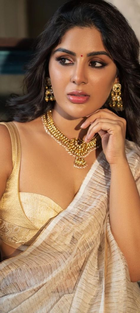 Samyukta Menon, Samyuktha Menon, Beauty Killer, Indian Natural Beauty, Beautiful Photoshoot, Beauty Pictures, Girl Body, Indian Beauty Saree, Dj