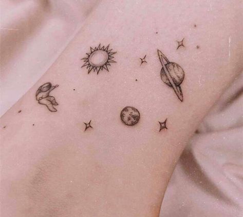 Tattoo Sonne, Saturn Tattoo, Moon Sun Tattoo, Earth Tattoo, Celestial Tattoo, Universe Tattoo, Circle Tattoos, Planet Tattoos, Cloud Tattoo