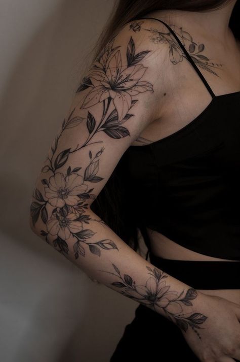 Natur Tattoo Arm, Arm Sleeve Tattoos For Women, Tattoo Concepts, Tattoo Quotes For Women, Vine Tattoos, Floral Tattoo Sleeve, Tato Lengan, Geniale Tattoos, Tatuaje A Color