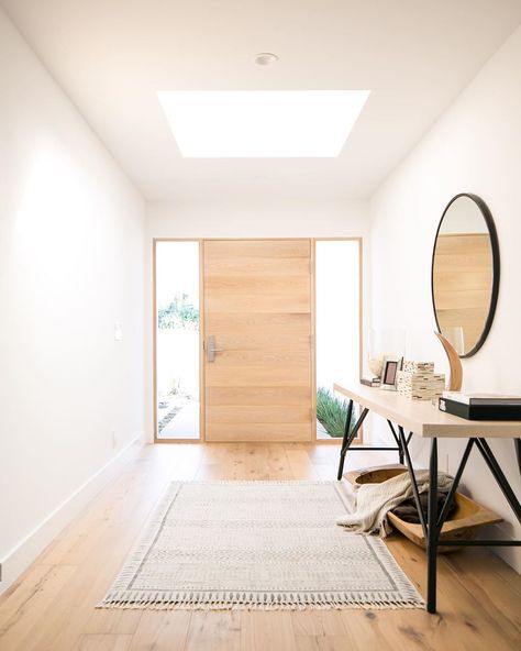 Showalter Construction Inc. on Instagram: “Simple and clean. Love this entry.  Designer: @designworkshome  Pic: @ryangarvin  #showalterconstruction #entryenvy #riftwhiteoak…” West Coast Interior, Top Bathroom Design, Furniture Photography, Contemporary Entryway, East Coast Style, Kitchen Wall Decals, Coast Style, Modern Entryway, Contemporary Interior Design