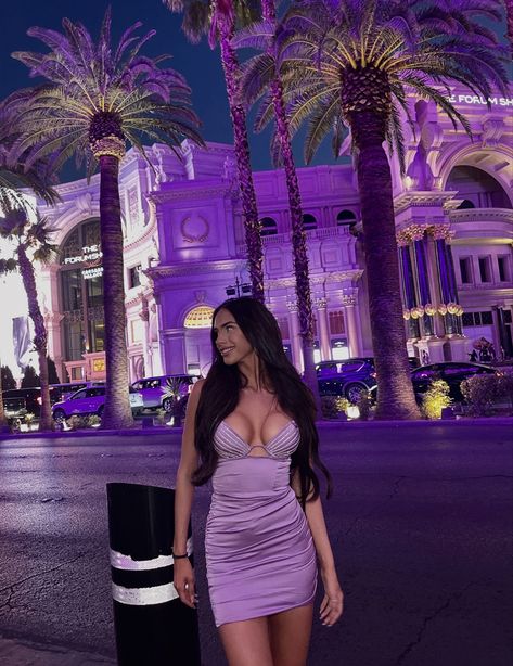 Vegas Poses, Vegas Pics, Instagram Photoshoot Ideas, Vegas Pictures, Vegas Photoshoot, Vegas Vibes, Las Vegas Pictures, Vegas Photos, Vegas Outfits