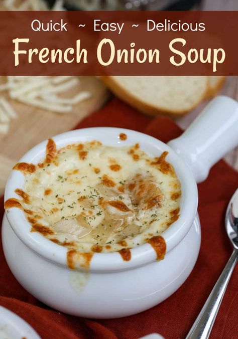 This Easy French Onion Soup recipe is the perfect saltiness and spice. Gooey cheese and a fantastic taste. A classic, quick and delicious soup recipe. #frenchonionsoup #souprecipe #soup Easy French Onion Soup Recipe, Easy French Onion Soup, Homemade French Onion Soup, Best French Onion Soup, Classic French Onion Soup, Onion Soup Recipe, French Onion Soup Recipe, Onion Soup Recipes, Vegetarian Main Dishes