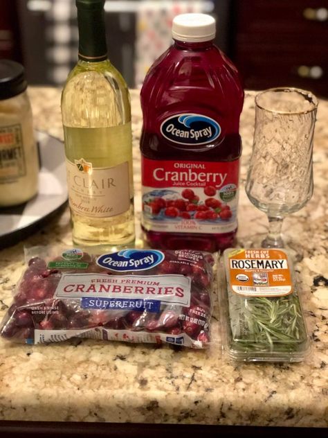 Moscato Holiday Drink, Moscato Christmas Drinks, Christmas Alcholic Drinks, Moscato Drinks, Moscato Punch, Wine Mixed Drinks, Cranberry Drinks, Pink Moscato, Moscato Wine