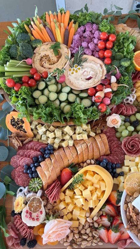 Wedding Fruit And Cheese Display Appetizers Table, Charcuterie Ideas For Wedding, Grazing Table Flowers, Layered Charcuterie Table, Tiered Grazing Table, Grazing Table With Flowers, Summer Grazing Table, Wildflower Charcuterie Board, Spring Grazing Table