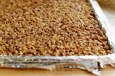 by Ree Drummond / The Pioneer Woman, via Flickr Pioneer Woman Granola Bars, Easy Budget Friendly Meals, Granola Ideas, Basic Granola, Cookie Granola, Fruit Ice Cubes, The Pioneer Woman Cooks, Healthy Granola Bars, Granola Recipe Homemade