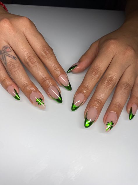 Green Nails St Patricks Day Square, Dublin Inspired Nails, Green Nail Inspo St Patricks Day, St Patrick’s Makeup Simple, St Patty’s Day Acrylic Nails, Nail Inspo St Patricks Day, Saint Patricks Day Nails French Tip, Trendy St Patricks Day Nails, Ireland Inspired Nails