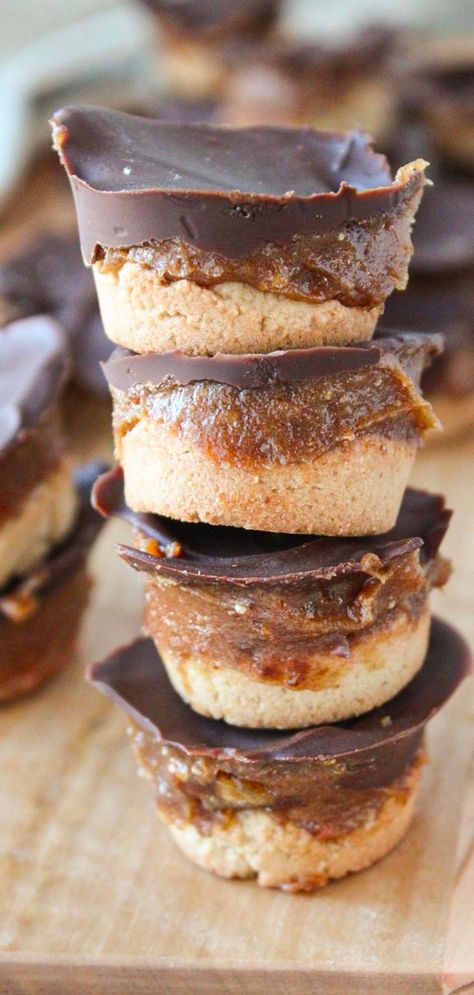 Desserts With Dates, Twix Bites, Date Caramel, I Lost 100 Pounds, Dessert Ingredients, Lost 100 Pounds, Healthy Sweets Recipes, Healthy Chocolate, Healthy Homemade