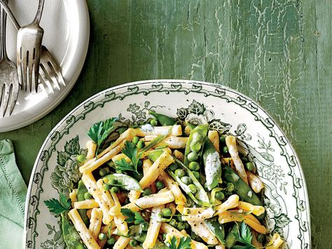 Our one-pot primavera brings together seasonal favorites: fresh herbs, crunchy sugar snap peas, and sweet peas. Combining ricotta cheese... Spring Pea Pasta, Pasta With Peas And Bacon, Pasta With Ricotta, Spring Dinners, Easter Side Dishes Recipes, Pea Pasta, Spring Pasta, Produce Recipes, Easter Side Dishes