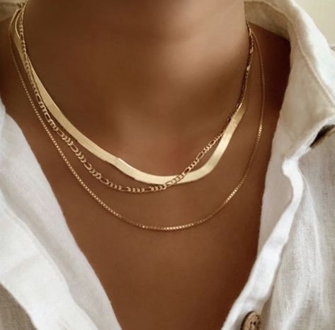 Figaro Chain Necklace, Stacked Necklaces, Dope Jewelry, Figaro Chain, Choker Style, Stacked Jewelry, Gold Necklace Layered, Girly Jewelry, Jewelry Inspo