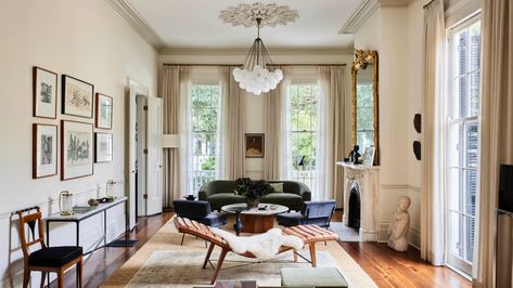 Tour a New Orleans Home, Where Breezy Style Meets Italian Panache | Architectural Digest New Orleans Aesthetic Interior, New Orleans Living Room, New Orleans Aesthetic, Plaster Molding, New Orleans Style Homes, Upholstered Banquette, Breezy Style, Lawson Fenning, Tulip Chair