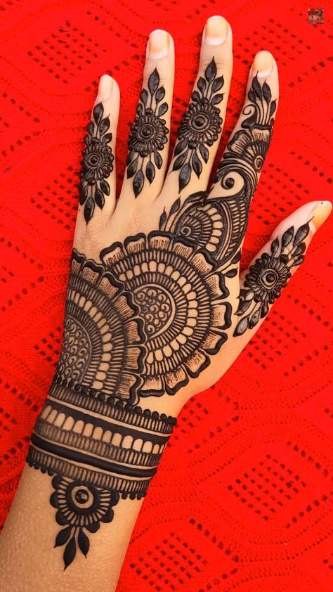 Hand Mehndi Designs Back, Front Hand Mehndi Designs, Mehndi Designs Back Hand, Beautiful Simple Mehndi Design, Mehndi Designs Back, Front Hand Mehndi, Hand Mehndi Designs, Henna Inspo, Mehndi Designs Simple