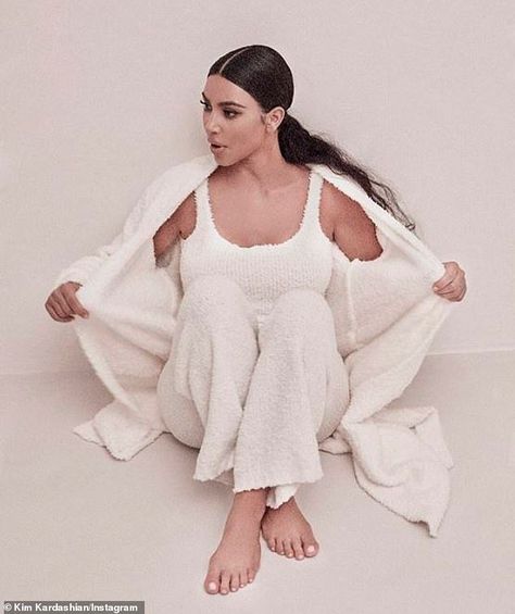 Skims Outfit, Cozy Dress Outfit, Kardashian Collection, Kim Kardashian West, Jenner Sisters, Kim Kardashian Style, Kardashian Style, Formal Casual, Cozy Knit