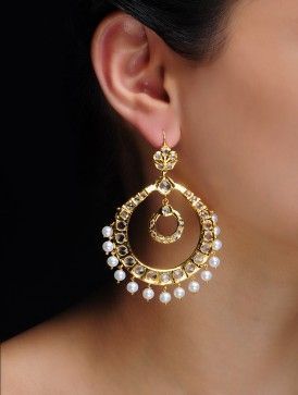 Chand Bali Pearl Earrings Gold Chandbali, Polki Chandbali, Fashion Jewelry Necklaces Gold, Chand Bali, Gold Factory, Tiaras Jewellery, Bridal Jewelry Vintage, Antique Jewellery Designs, Jewel Wedding