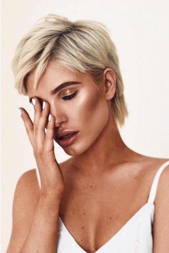 Short Back And Sides, Short Bleached Hair, Short Haircut Ideas, Short Blonde Pixie, Edgy Short Haircuts, Pixie Cut Styles, Longer Pixie Haircut, Long Hair On Top, Hair Idea