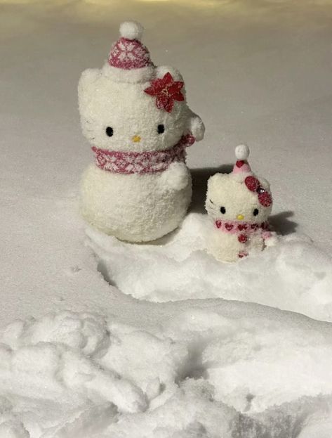 xhs Kitty1186 Hello Kitty Snowman, Snow Hello Kitty, Snowing Aesthetic, 헬로키티 배경화면, Aesthetic Snow, Christmas Kitty, Hello Kitty Toys, Cute Hello Kitty, Miss Kitty