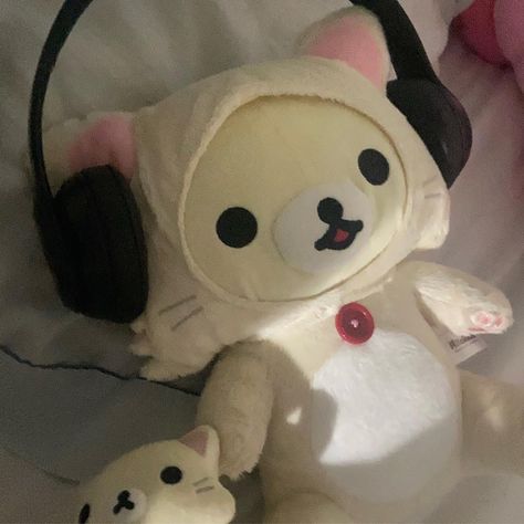 Sanrio Core, Rilakkuma Plushie, Super Cool Stuff, Toro Inoue, Cute Headphones, Kawaii Plushies, Cute Stuffed Animals, Profile Pic, Stuffed Toys