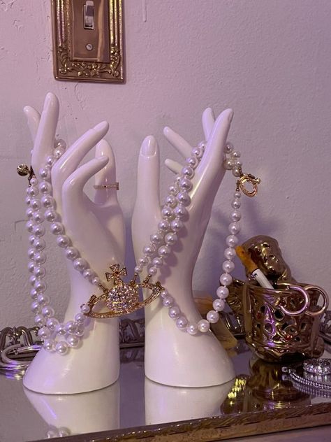 Chain Display, Mannequin Hand, Vivienne Westwood Jewellery, Female Mannequin, Jewelry Hand, Girly Jewelry, Jewelry Inspo, Dream Jewelry, Aesthetic Room Decor