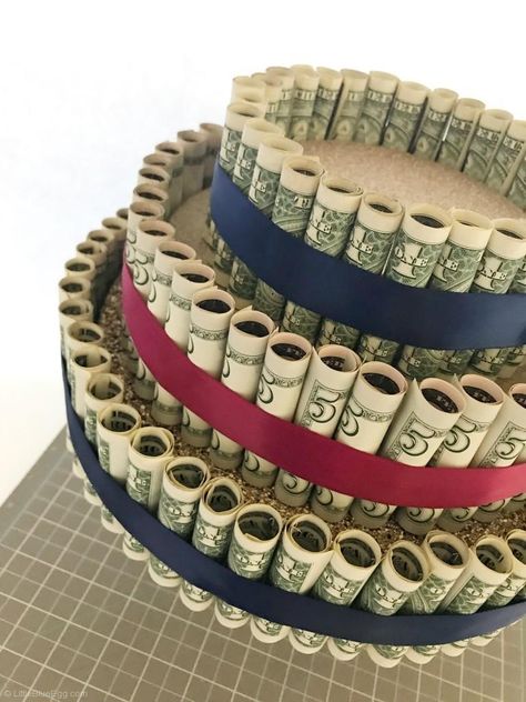 20  Creative Ways to Gift Money – Party Ideas Ways To Gift Money, Money Birthday Cake, Money Party, Graduation Money Gifts, Graduation Money, Money Flowers, Money Cake, Gift Money, Money Bouquet