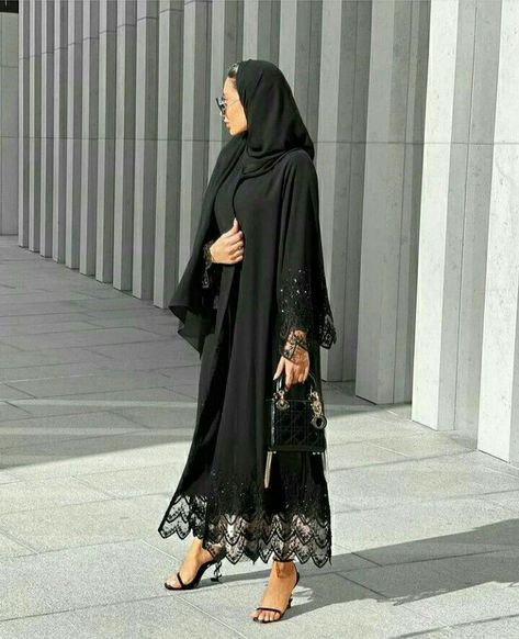 Black Abaya Designs Dubai Style, Abaya Fashion Black, Burka Fashion, Work Abaya, Burkha Designs, Modest Fashion Muslim, Black Abaya Designs, Abaya Designs Latest, Dress Islamic