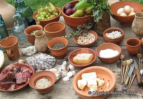 Roman Food Roman Kitchen, Ancient Roman Food, Celtic Food, Cooking Hearth, Primitive Kitchens, Roman Food, Medieval Recipes, Ancient Recipes, Types Of Bread