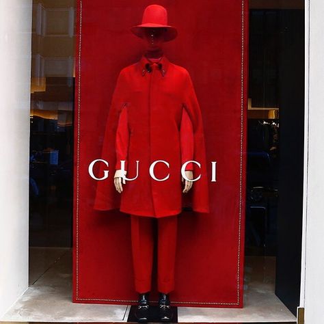 ANTONIA MILANO, Via Cuscani, Milan, Italy, "The special installation for Men's Fashion Week by Gucci", pinned by Ton van der Veer Sale Visual Merchandising, Red Window Display, Sale Windows, Spring Window, Christmas Window Display, Window Display Design, Royal Design, Retail Windows, Store Window