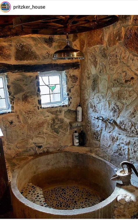 Castle Style Bathroom, Case In Pietra, Outdoor Bathroom Design, Rustic Bath, Stone Shower, Stone Interior, Rustic Bathroom Designs, Cottage Bathroom, Stone Bath