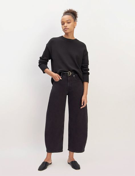 New Jeans Trend, Eurotrip Outfits, Spring Fashion Essentials, Form Fitting Tops, Everlane Jeans, Everyday Casual Outfits, Fall Jeans, Warm Weather Outfits, Jean Trends