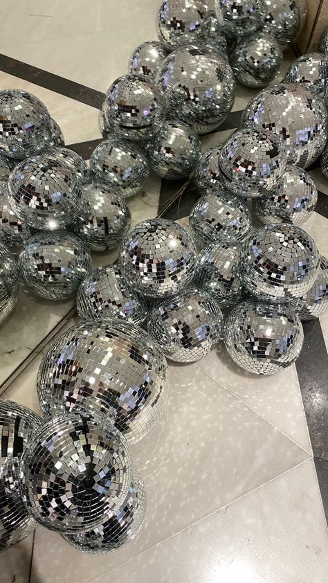 Mirrorball Party Decor, Mirrorball Themed Party, Mirrorball Decor, Disco Ball Picture, Mirrorball Birthday, Mirrorball Party, 18th Party Ideas, Birthday Cale, Disco Ball Party