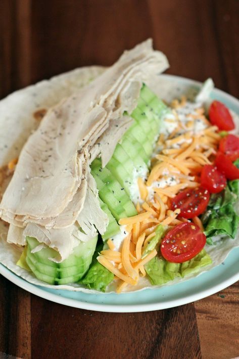 Low Calorie Turkey Wrap, High Protein Low Calorie Sandwich, High Protein Turkey Wrap, Healthy Turkey Wraps, Low Calorie High Protein Lunch, December Meals, Lunches Recipes, Low Calorie Wraps, Turkey Wrap Recipes