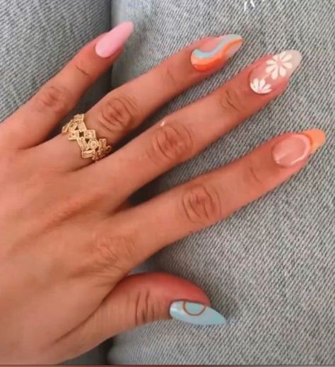 Nail Inspiration For Beach Vacation, Summer Nails Orange And Blue, Current Nail Trends 2023, September Nails Designs, Current Nail Trends, Retro Nail Art, Retro Nails, September Nails, Cute Gel Nails