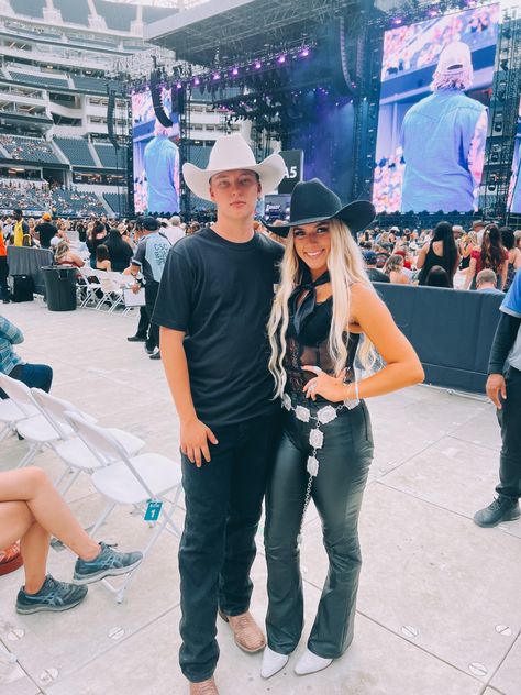 Blacked out outfit inspo for country concert🤎 Colter Wall Concert Outfit, Couples Country Concert Outfits, Morgan Wallen Outfit, Morgan Wallen Concert Outfit, Rodeo Fits, Morgan Wallen Concert, Country Outfit, Couple Stuff, Concert Outfits