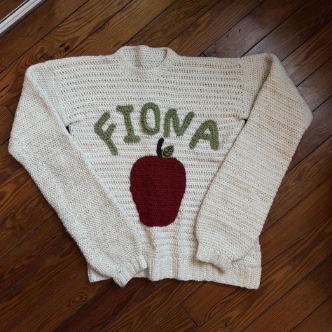 Fiona Apple Clothes, Fiona Apple Crochet Sweater, Twee Aesthetic Crochet, Fiona Apple Outfit Ideas, Fiona Apple Sweater, Fiona Apple Crochet, Twee Crochet, Crochet Templates, Grandma Activities