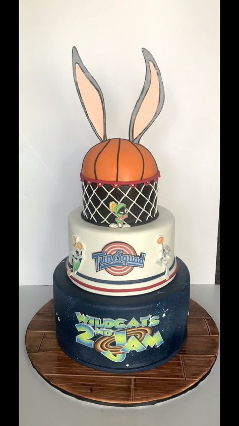 Space Jam Cake 🏀💫 IG: cakesbycakebaby Space Jam Cake Pops, Space Jam Cake, Space Jam Party Ideas, Space Jam Birthday Party Cake, Space Jam First Birthday Party, Space Jam Baby Shower Ideas, Space Jam Theme, Looney Tunes Party, Birthday Cale