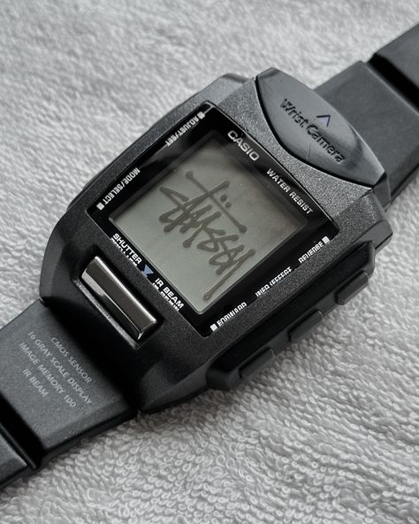 The story of Casio Wrist Camera Watch 2000 The Casio Wrist Camera, also known as the Casio WQV-10, was a pioneering product in wearable technology. Launched in 2000, it was the world's first wristwatch to integrate a digital camera. With a resolution of 120 x 120 pixels, it could store 100 black-and-white images, heralding a new era for miniaturized technology. Despite its limitations in image quality and storage capacity, the Casio Wrist Camera marked a significant milestone, demonstratin... Digital Analog Watch, Camera Watch, Old Technology, White Images, Ring Watch, Black N White Images, Analog Watch, Wearable Technology, Fit Inspo