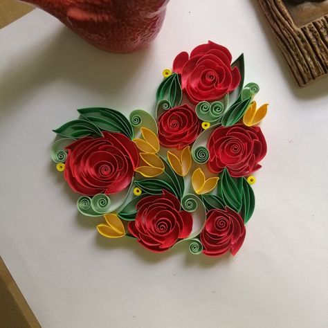 Quilled Valentines, Hearts Paper Crafts, Diy Quilling Crafts, Arte Quilling, Paper Quilling Tutorial, Paper Quilling For Beginners, Paper Quilling Cards, Origami And Quilling, Craft Templates