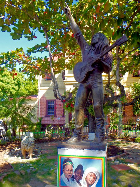 Bob Marley statue in Kingston Jamaica things to see in kingston jamaica Illustrative Map, Reggae Aesthetic, Bob Marley Museum, Jamaica Kingston, Visit Jamaica, Kingston Jamaica, Jamaica Travel, Backpacking Tips, Caribbean Travel