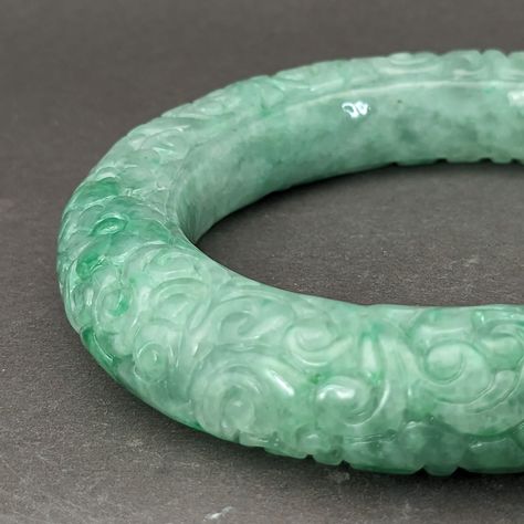 Style: Natural color green and white Jadeite bangle, intricately carved with flowers, master craftsmanship, jadeite bangle, fei cui Material: green and white Jadeite, natural jadeite, Burmese jade, fei cui Method: hand carved and polished, exquisite craftsmanship Type: Bangle, collectible, estate sale, one of a kind, vintage Size: inner diameter 59mm, thickness 14mm SKU: T23kw12-4 Unique Bangle Designs, Jade Bracelet Aesthetic, Real Jade Jewelry, Phoenix Symbol, Jade Jewelry Design, Lady Jade, Jade Jewellery, Mono Print, Burmese Jade