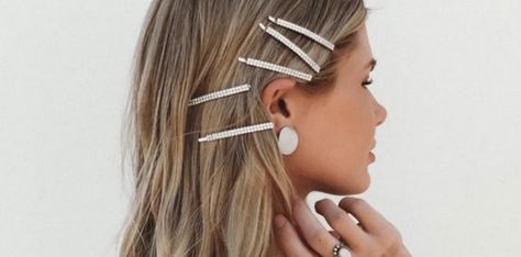 10 Hair Accessories That Are So Cute Right Now Hair Clips 90s, Make Hair Grow, Amber Fillerup Clark, Color Rubio, Amber Fillerup, Barefoot Blonde, Rhinestone Hair Pin, 90s Hairstyles, Rhinestone Hair